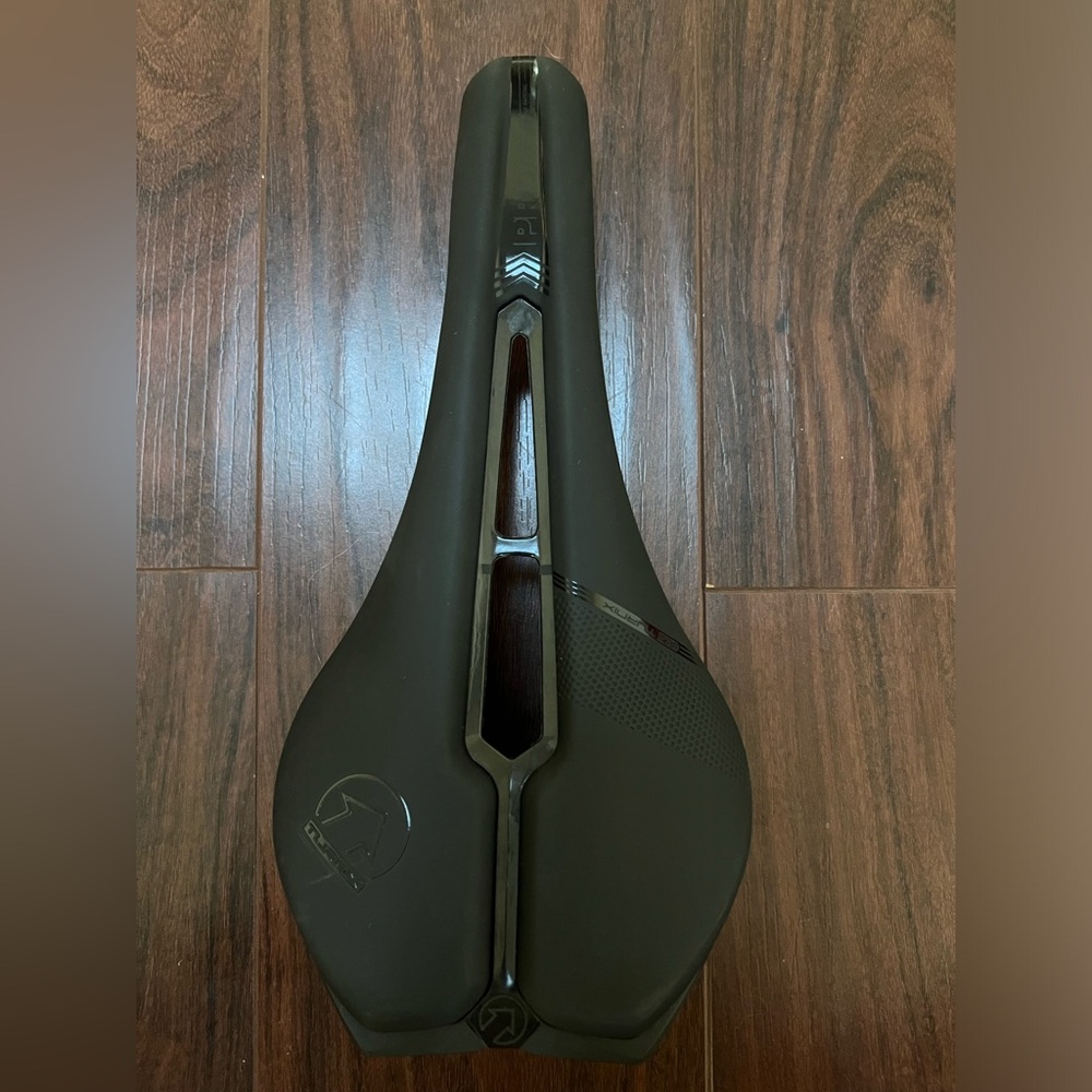 Turnix Pro Carbon Saddle